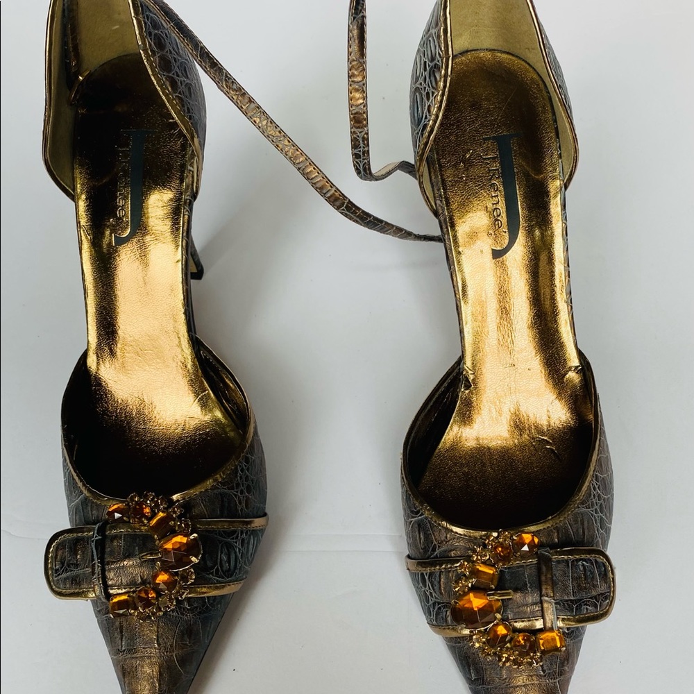 Pointed toe with line- stile buckle and rhinestone details by J. Renee. New. 8.5